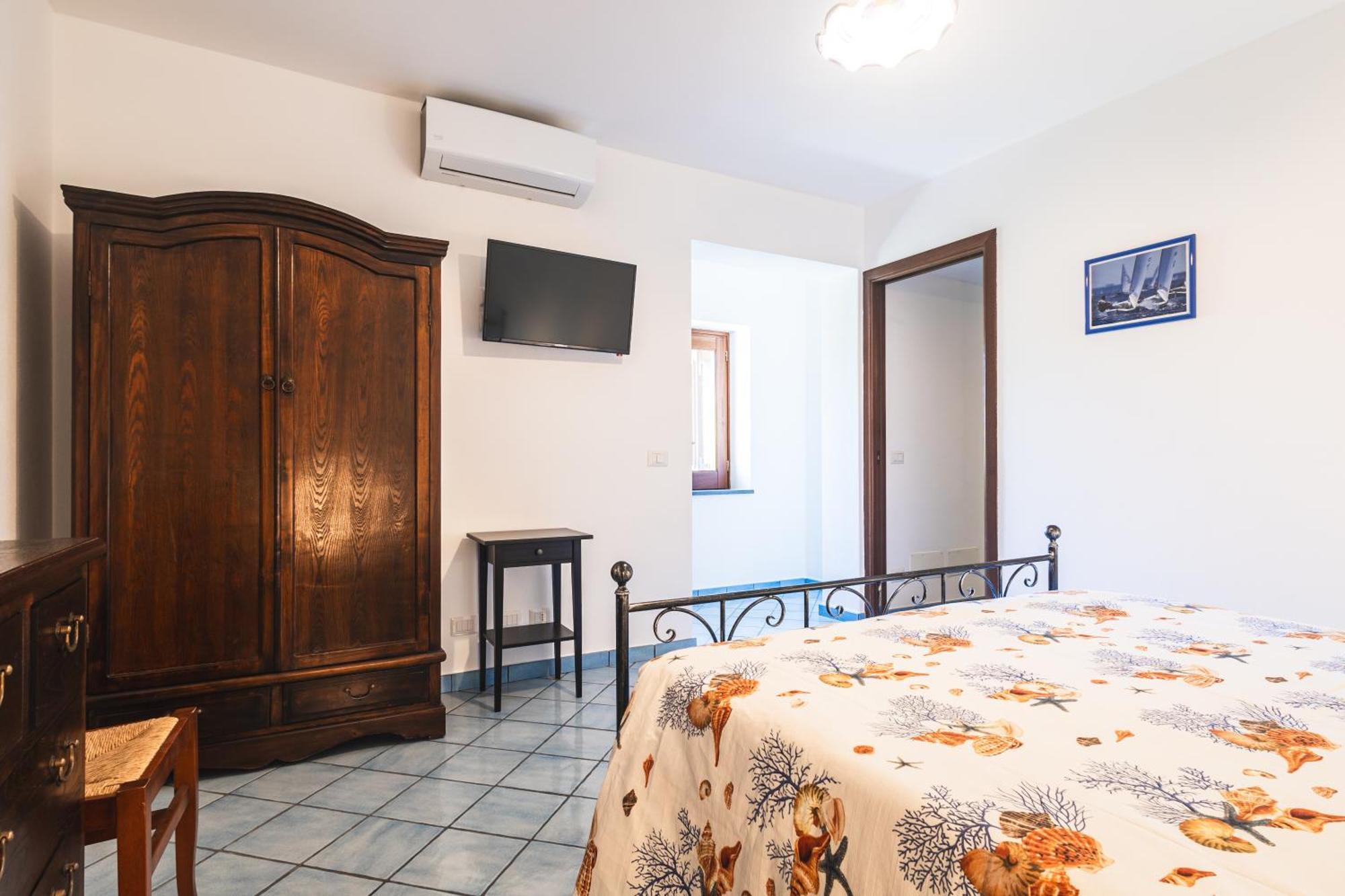 Hotel Residence La Villetta Canneto  Extérieur photo
