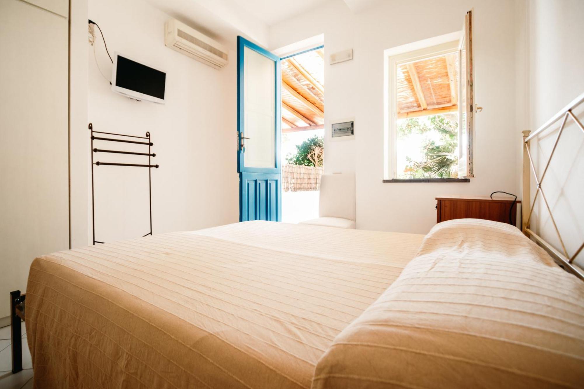 Hotel Residence La Villetta Canneto  Extérieur photo