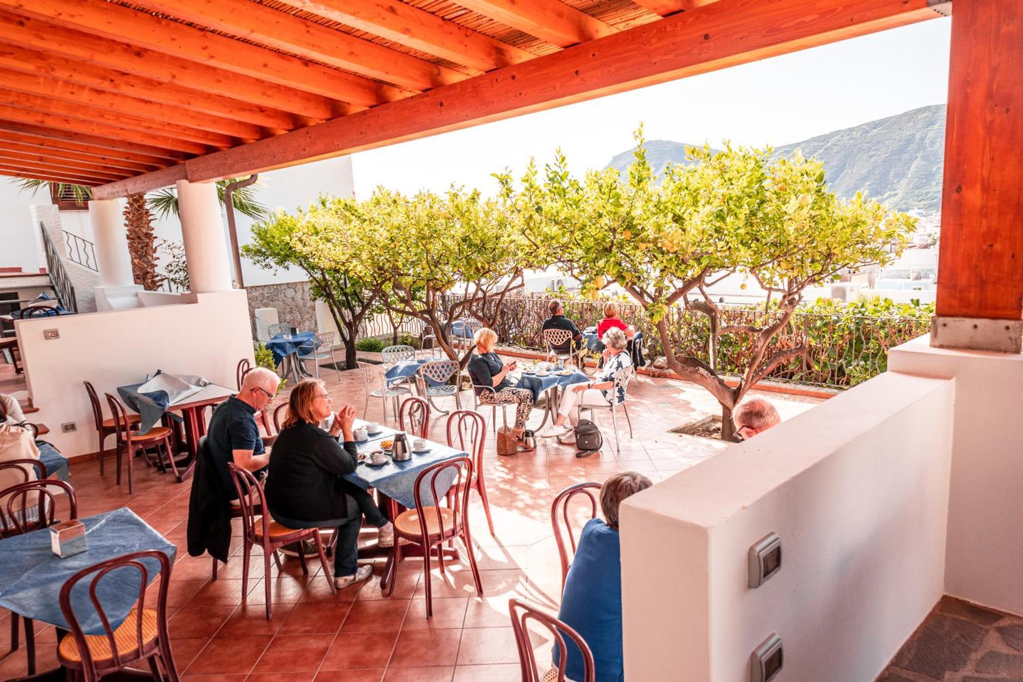 Hotel Residence La Villetta Canneto  Extérieur photo